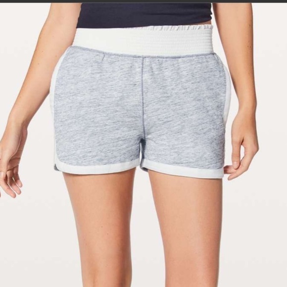 Lululemon Cool & Collected Short *2.5" Heathered Space Dyed Nimbus | size 6 - Picture 6 of 7